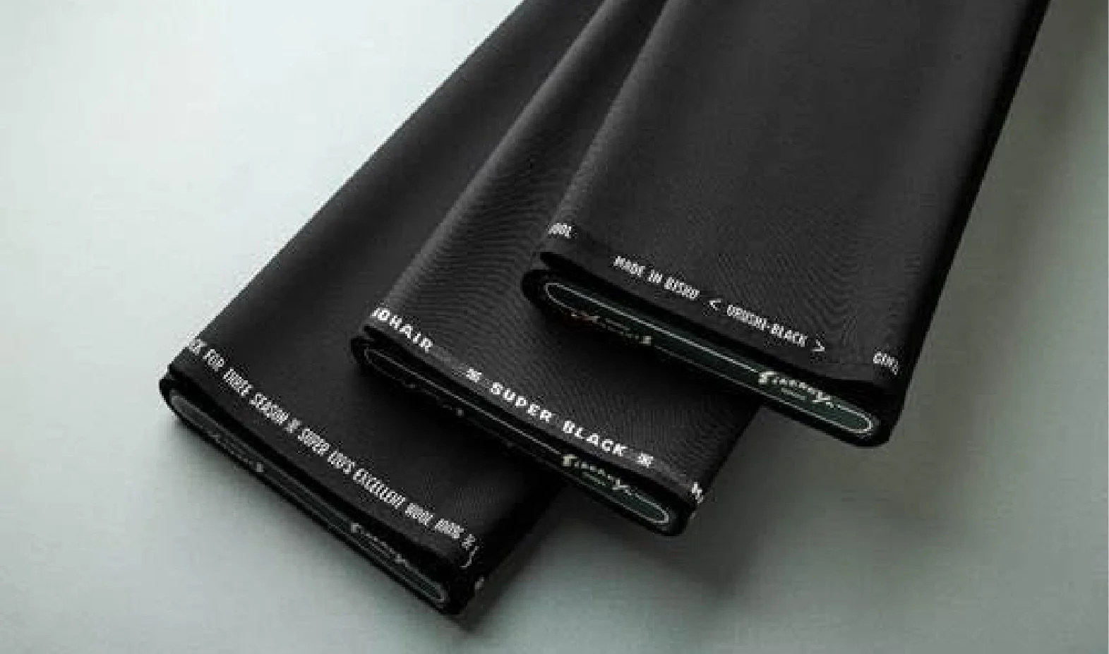 オーダースーツ242,000円～、納期2か月