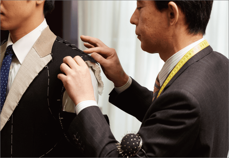 スタッフ同士話し合いの場面