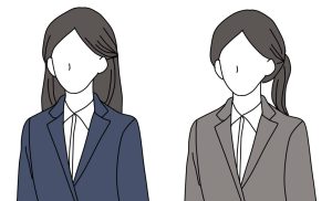 女性新入社員・新社会人のレディーススーツのヘアスタイル。ハーフアップか1つ結び