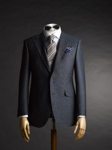 冬のスーツの防寒は?快適でおしゃれに着こなすポイントを解説、冬に着るスーツの特徴