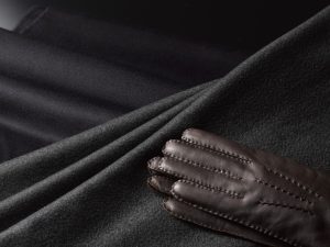 冬のスーツの防寒は?快適でおしゃれに着こなすポイントを解説、グローブ