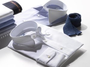 ボタンダウンシャツとは?着こなしの注意点とオススメのコーデを紹介、ベーシックなものを選ぶ
