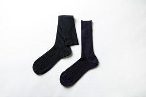 ゴルフの服装マナーは?メンズコーデの基本を年代別・季節別に解説、ゴルフウェアの基本コーデとマナー、靴下は長いものを履く
