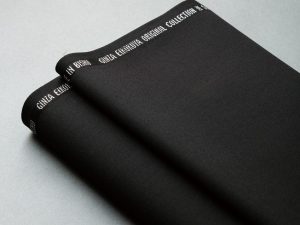 ブラックスーツとは?ビジネス使いしても良い?