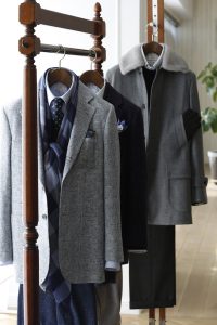 スーツの寿命は何年か?買い替え時期の見極め方を分かりやすく解説、スーツの寿命を縮めてしまう行動とは、同じスーツを連続して着る