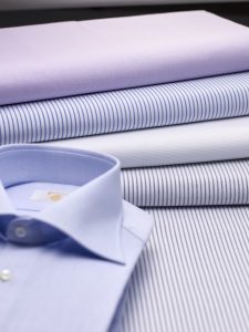 青色ワイシャツのコーデの基本!ビジネスシーンに合う青いシャツ、青色のワイシャツの色味