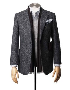 スーツを私服で着るには?カジュアル使いのポイントを解説、スーツを私服で着るポイント、オフィスカジュアル寄り、紡毛スーツ