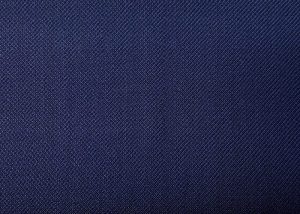 無地のスーツをおしゃれに着るには?印象UPできる色とコーデ例を紹介、無地スーツの特徴、生地のクオリティで違いが出やすい、リバーテムズ