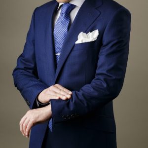 スーツの臭いを消すには?自分でできる予防とケア方法を解説、スーツにつく臭いの種類、汗や体臭